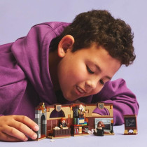 LEGO Harry Potter 76442 Le château de Poudlard : le cours de sortileg