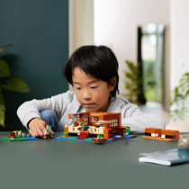 LEGO 21256 Minecraft The Frog House, Toy with Animal Minifigures, Char