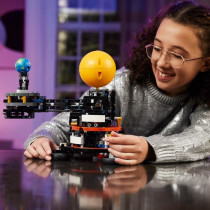 LEGO Technic 42179 Planet Earth and Moon in Orbit, Toy, Solar System T
