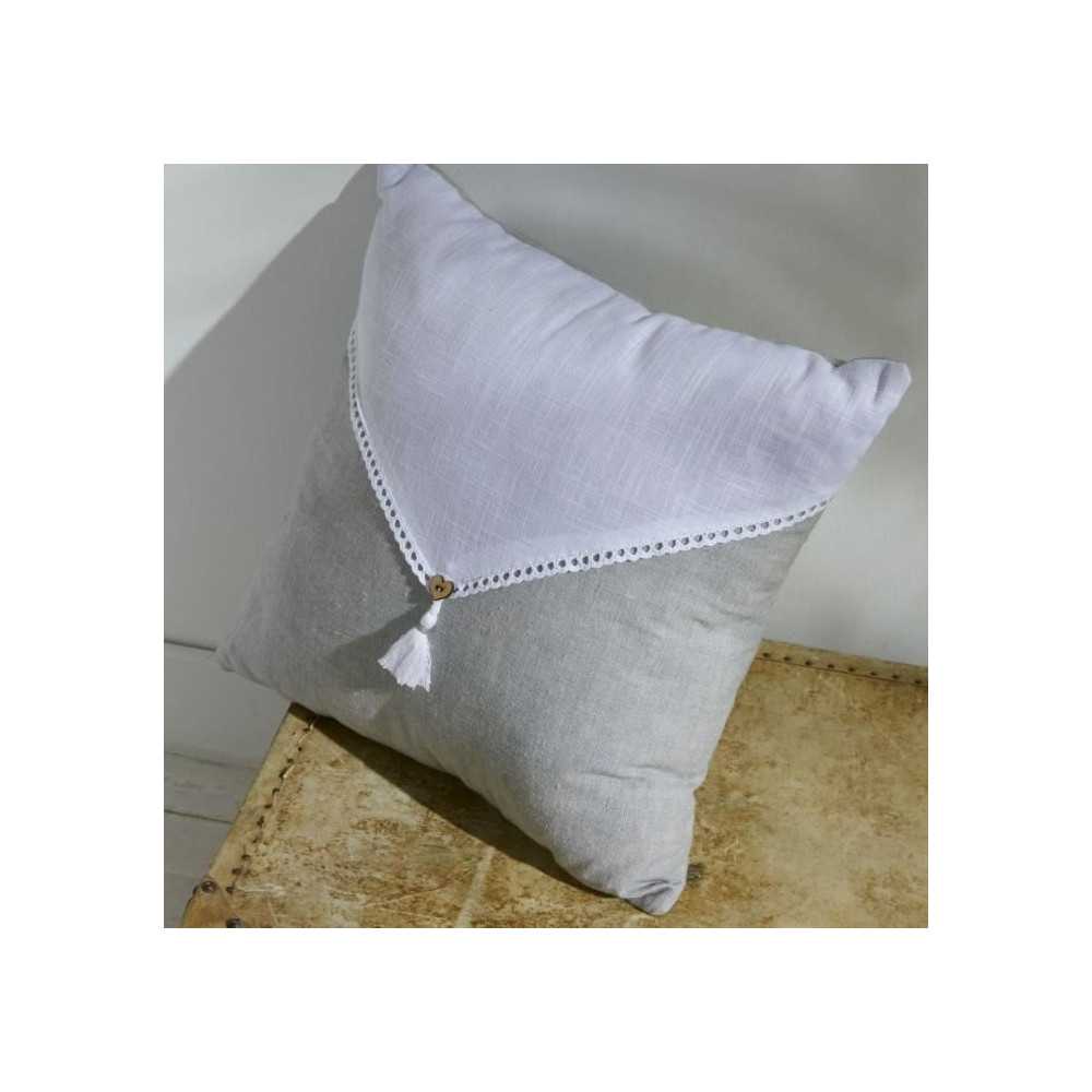 Coussin - TODAY - CHARME - Slub x Chambray x Pompon Capucune - 40 x 40 Coussin - TODAY - CHARME - Slub x Chambray x Pompon Capucune - 40 x 40