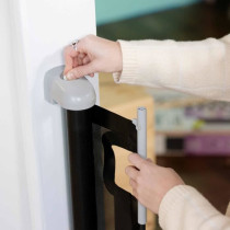 INGENUITY Barriere de sécurité enfant jusqu'a 136cm, Enroulable, Aut