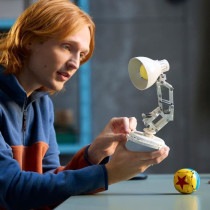 LEGO Ideas 21357 Disney Pixar Luxo Jr. - Set de Construction Collector